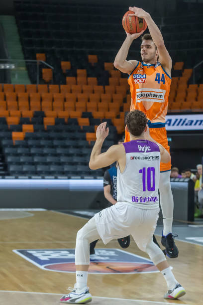 但他通过耐 但他通过耐