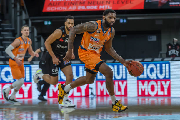 乃至更大规 乃至更大规